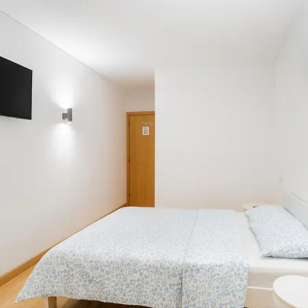 Airport Metro Olaias 888 Πανσιόν Lisboa