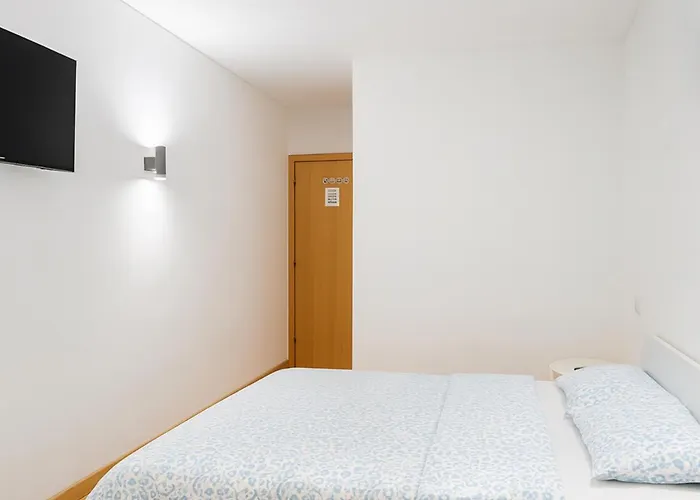 Airport Metro Olaias 888 Πανσιόν Lisboa