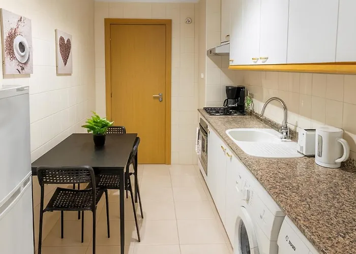 Airport Metro Olaias 888 Πανσιόν 3*